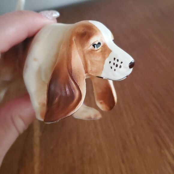 Porcelain Basset Hound Dog Figurine  - Picture 5 of 6